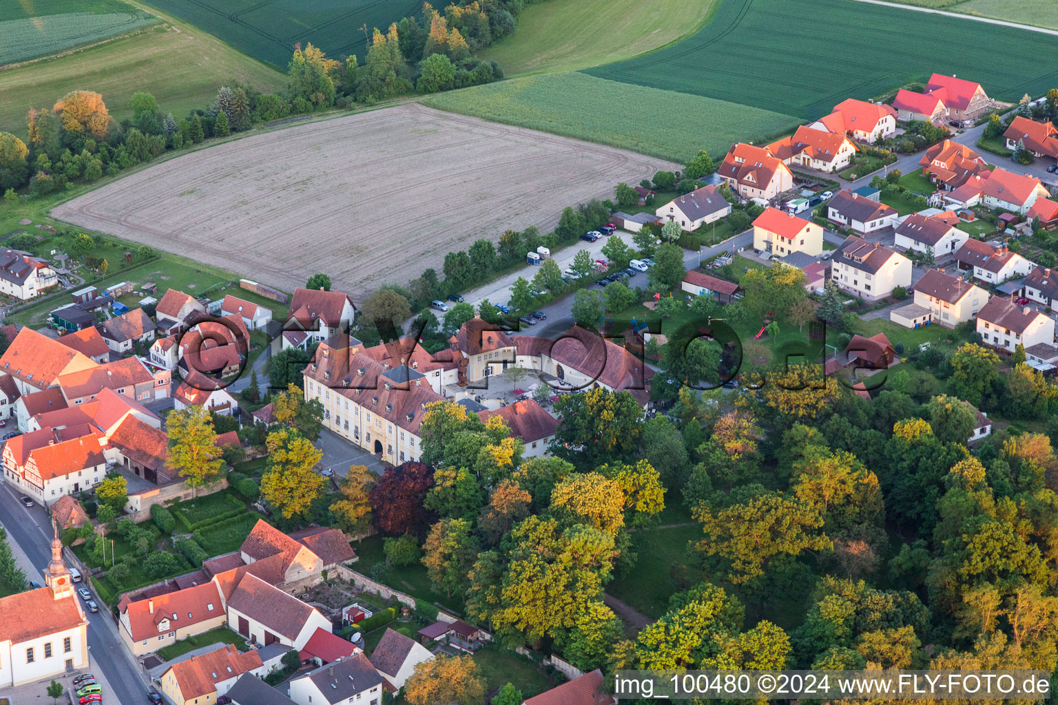 Vue aérienne de Verrouiller Oberschwappach à le quartier Oberschwappach in Knetzgau dans le département Bavière, Allemagne