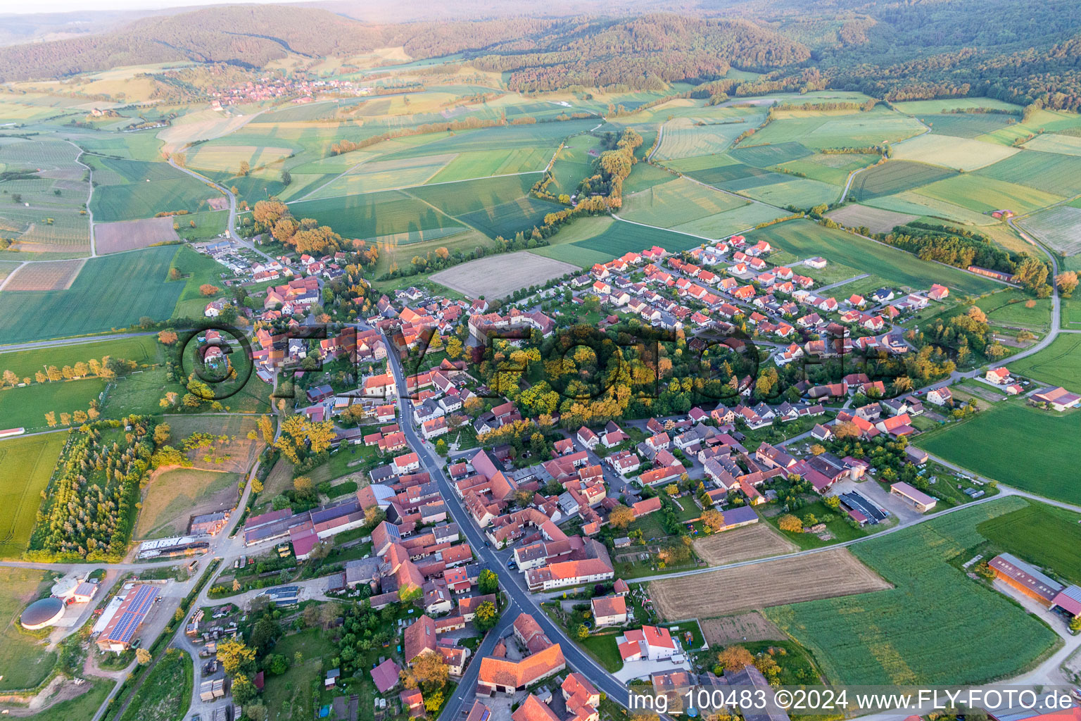 Vue oblique de Quartier Oberschwappach in Knetzgau dans le département Bavière, Allemagne