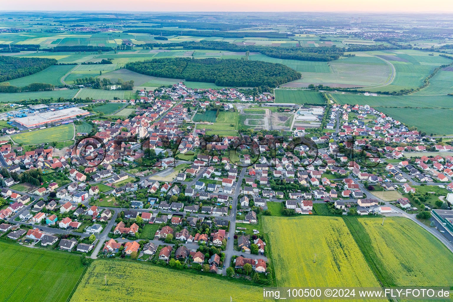 Vue d'oiseau de Grettstadt dans le département Bavière, Allemagne