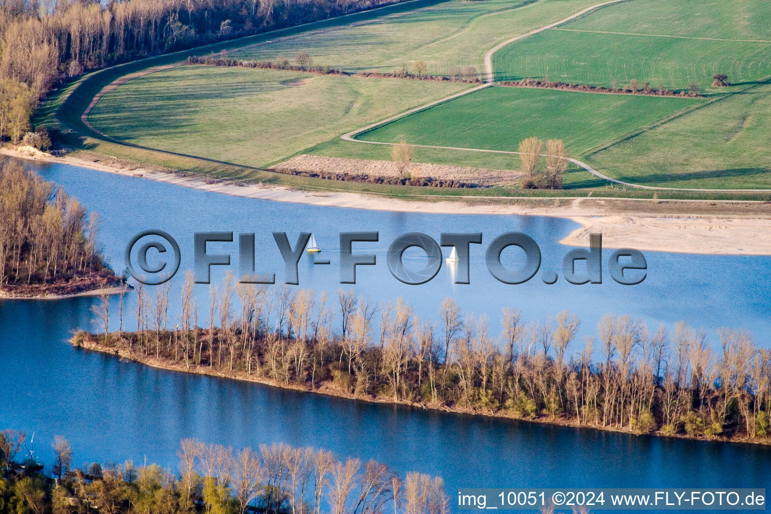 Otterstadt dans le département Rhénanie-Palatinat, Allemagne depuis l'avion