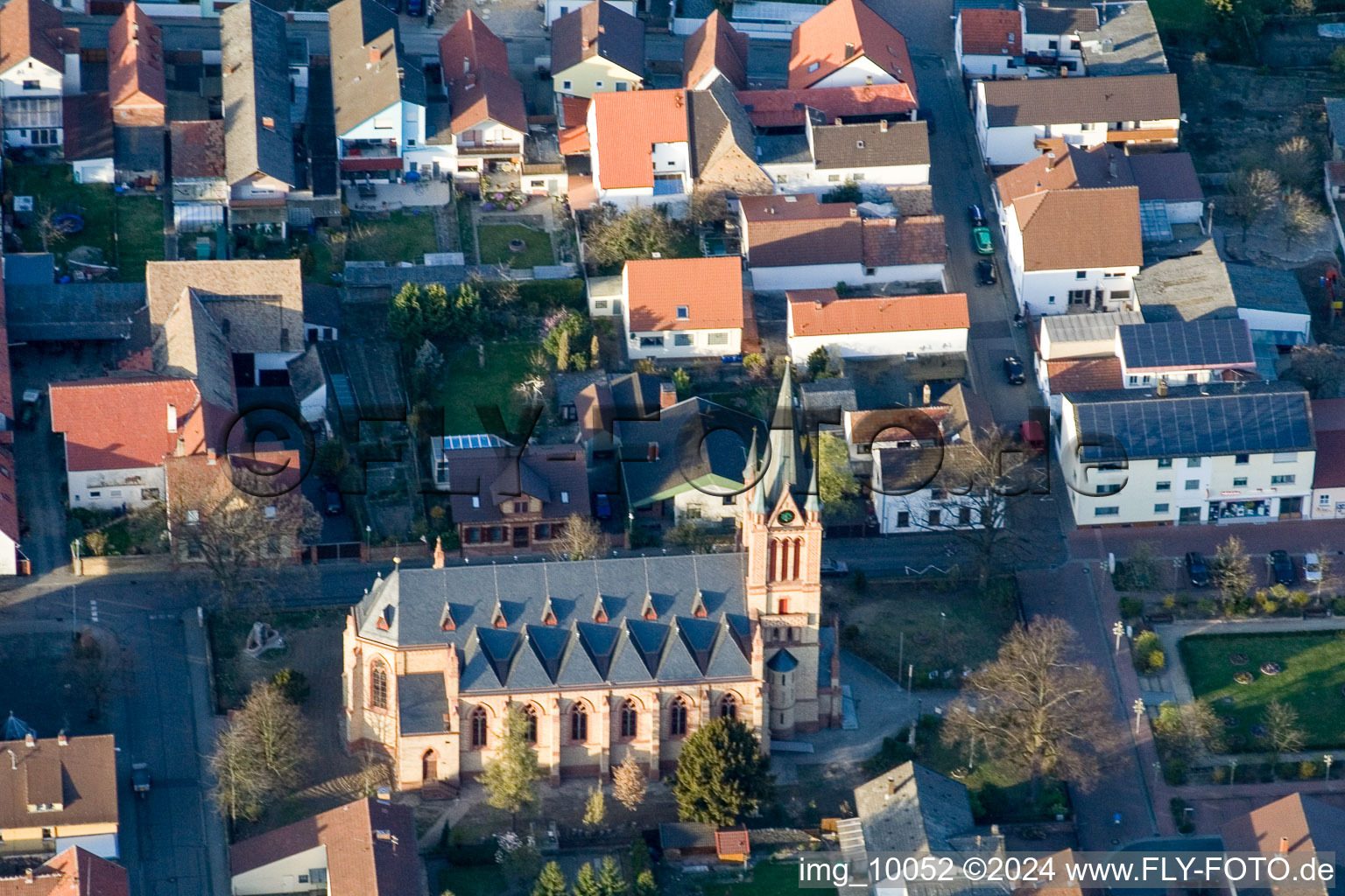 Vue d'oiseau de Otterstadt dans le département Rhénanie-Palatinat, Allemagne