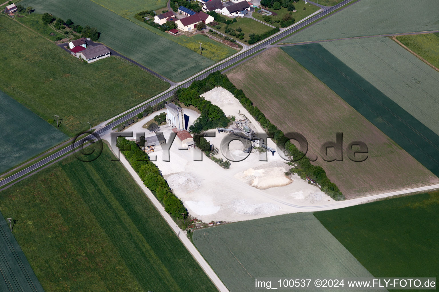 Sulzheim dans le département Bavière, Allemagne du point de vue du drone