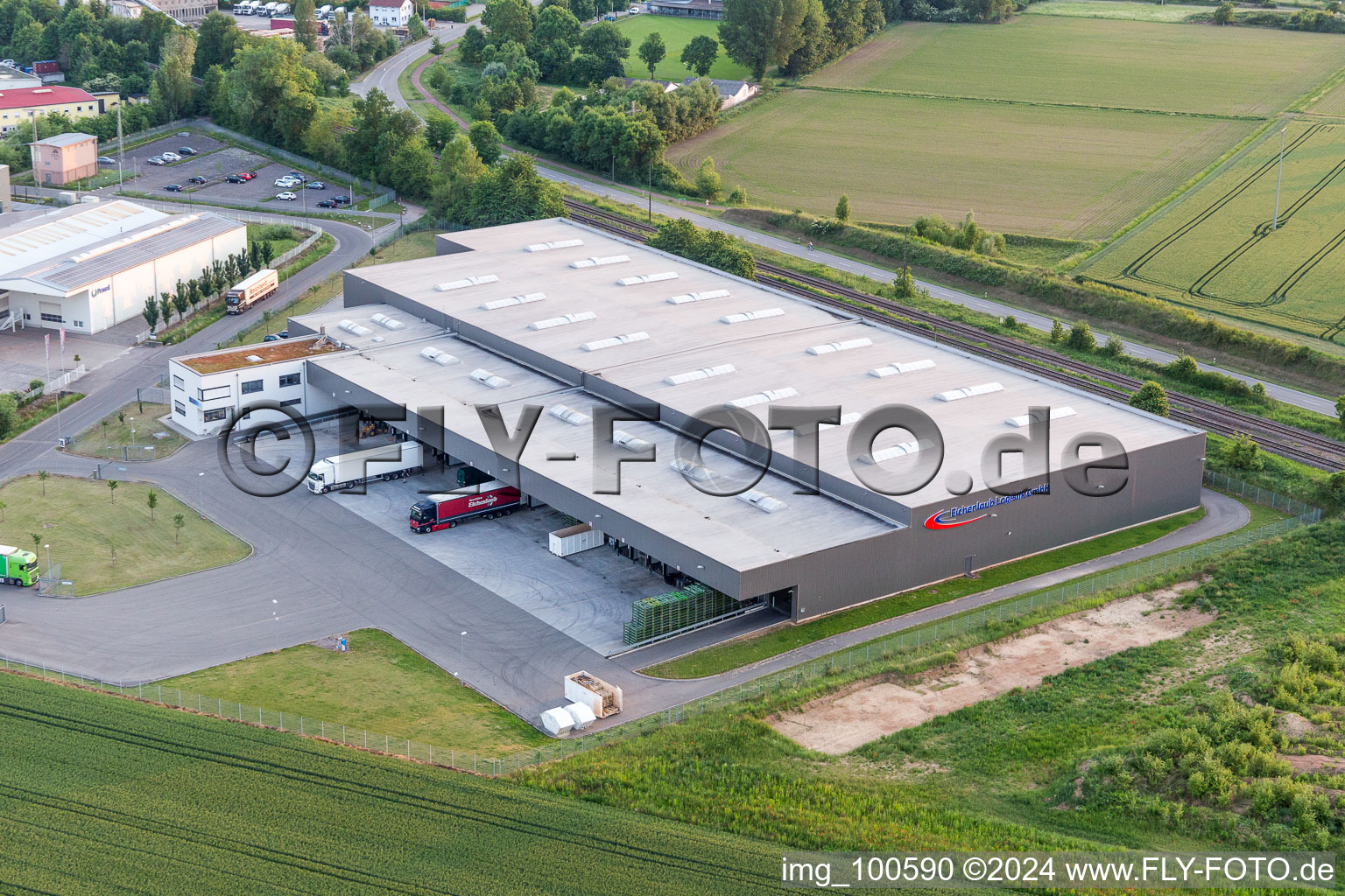 Photographie aérienne de Entrepôts et bâtiments d'expédition de la société Eichenlaub Logistik GmbH à Rohrbach dans le département Rhénanie-Palatinat, Allemagne