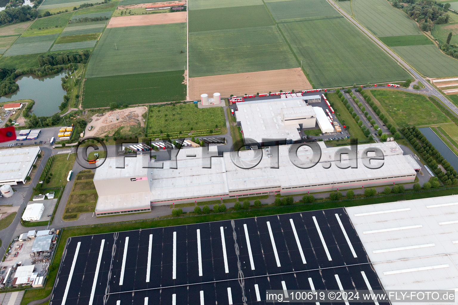 Offenbach an der Queich dans le département Rhénanie-Palatinat, Allemagne vue du ciel