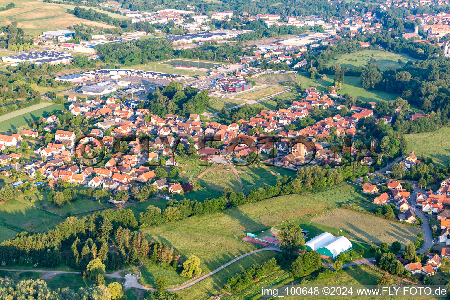 Quartier Altenstadt in Wissembourg dans le département Bas Rhin, France d'un drone