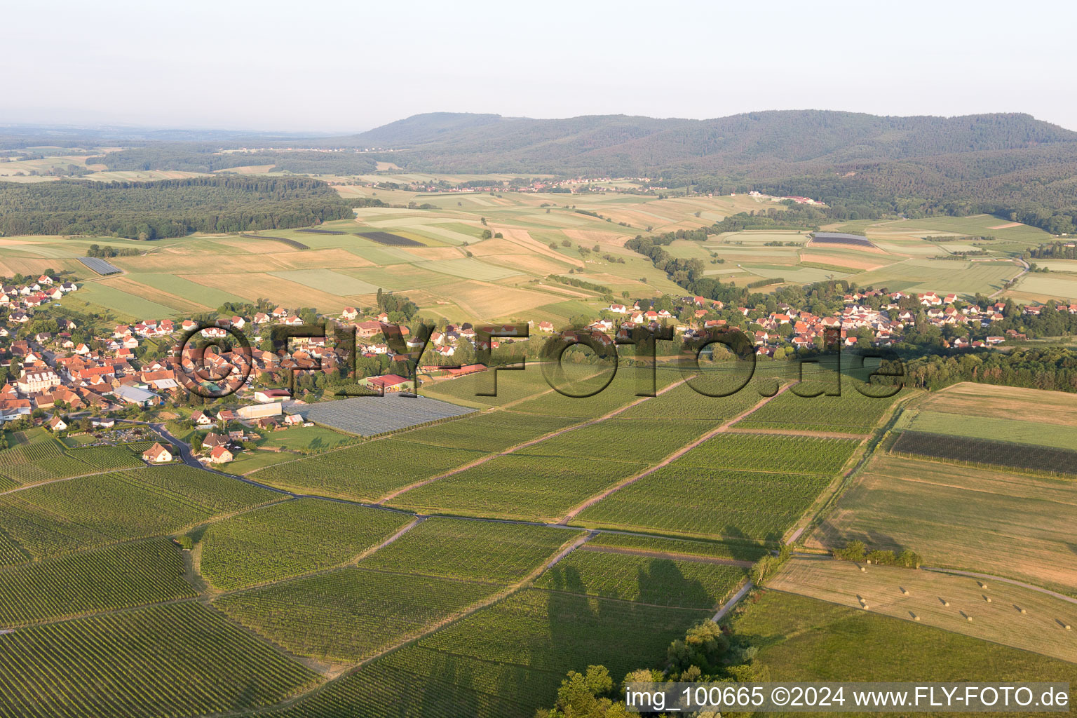 Vue aérienne de Steinseltz dans le département Bas Rhin, France