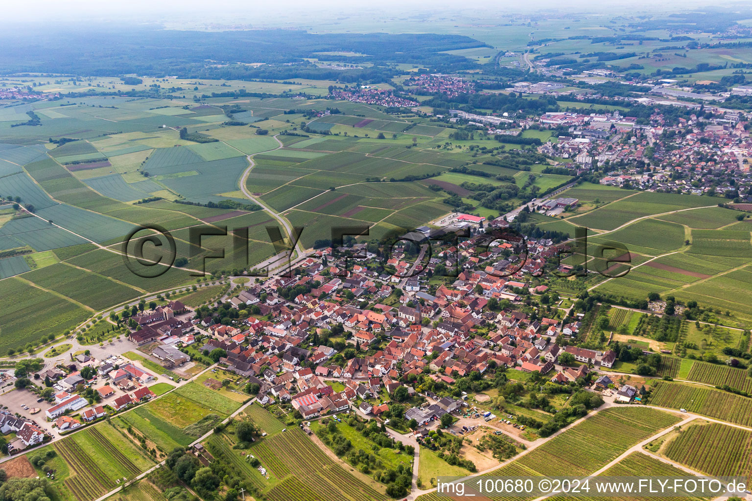 Vue d'oiseau de Quartier Schweigen in Schweigen-Rechtenbach dans le département Rhénanie-Palatinat, Allemagne