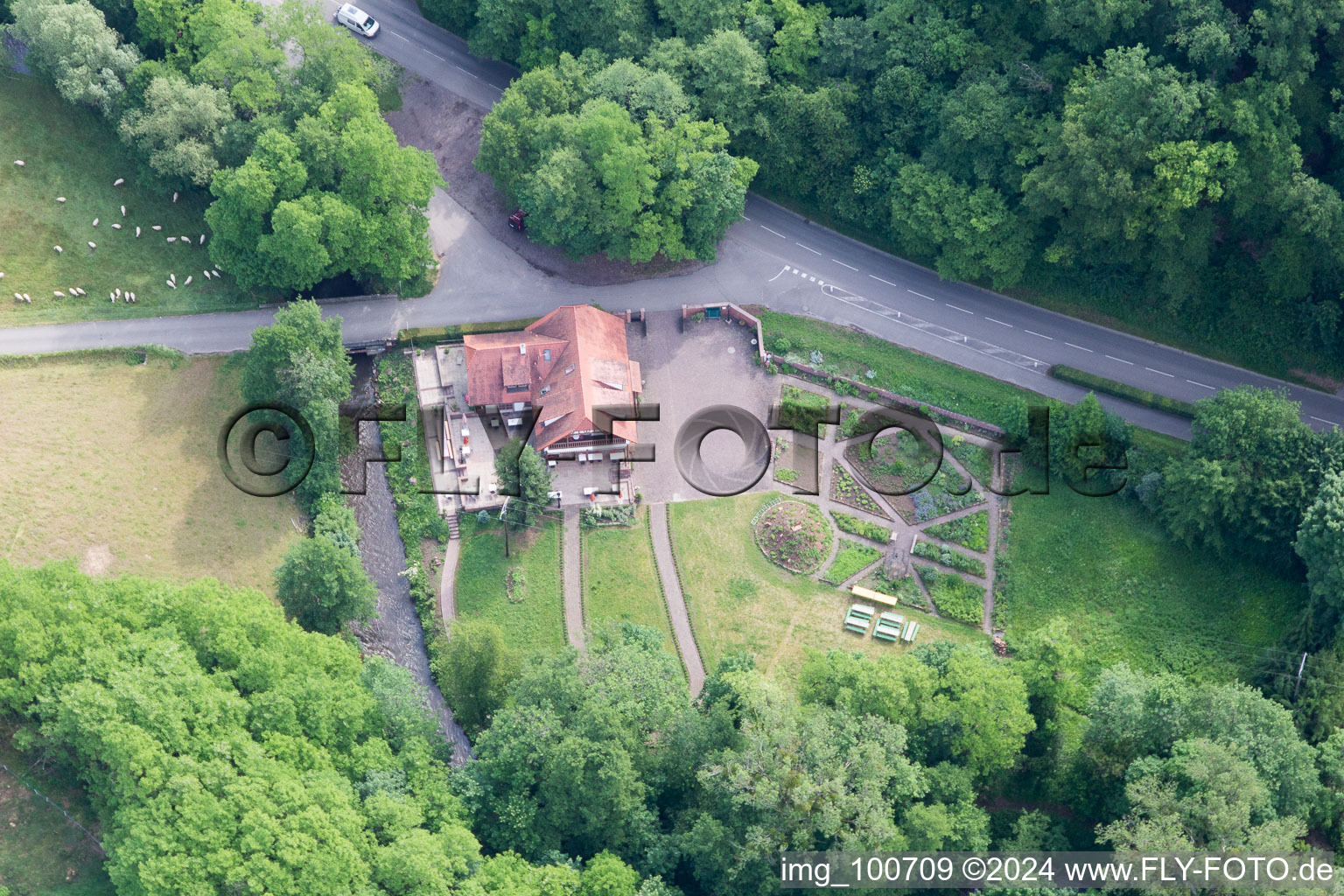 Enregistrement par drone de Sankt Germannshof dans le département Rhénanie-Palatinat, Allemagne