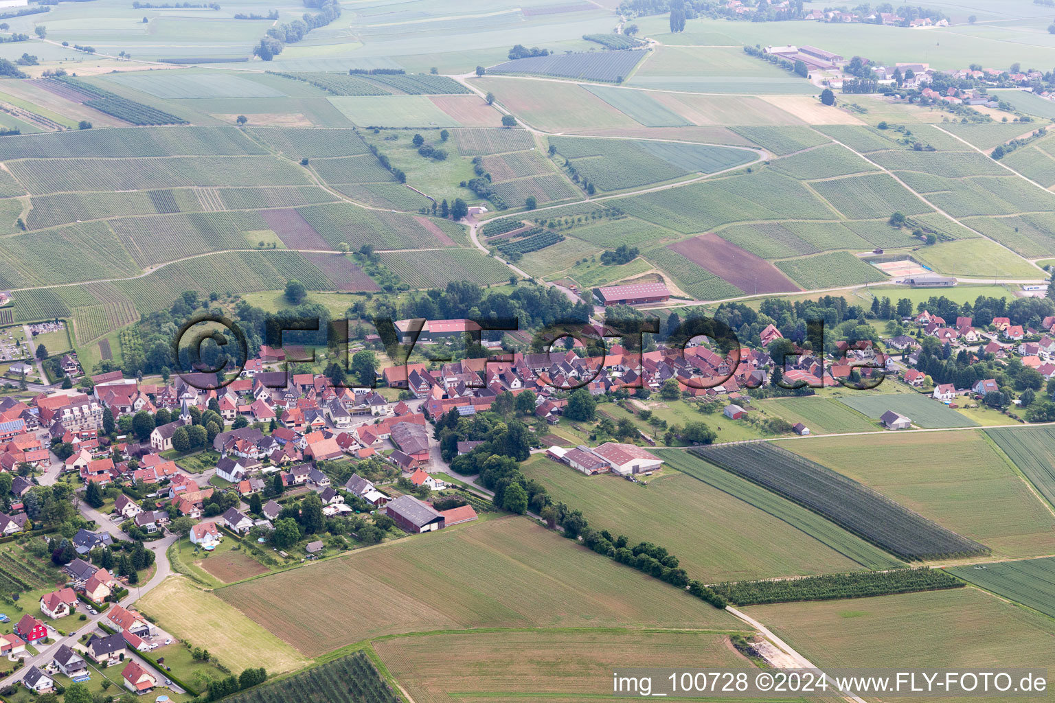 Vue oblique de Steinseltz dans le département Bas Rhin, France