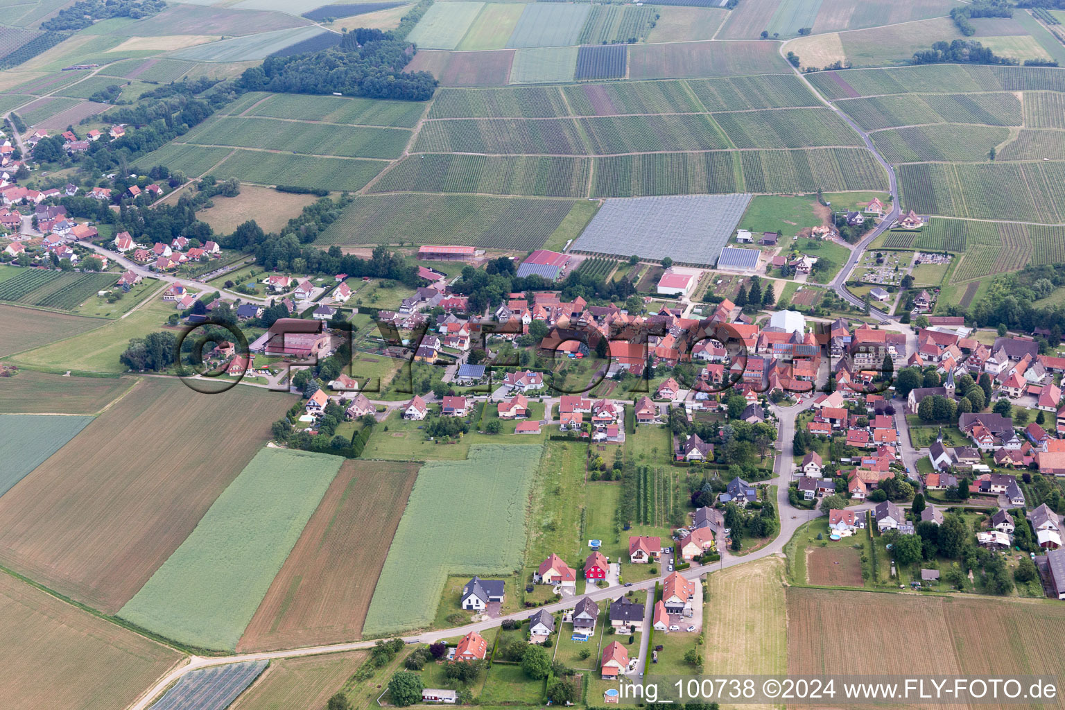 Steinseltz dans le département Bas Rhin, France d'un drone