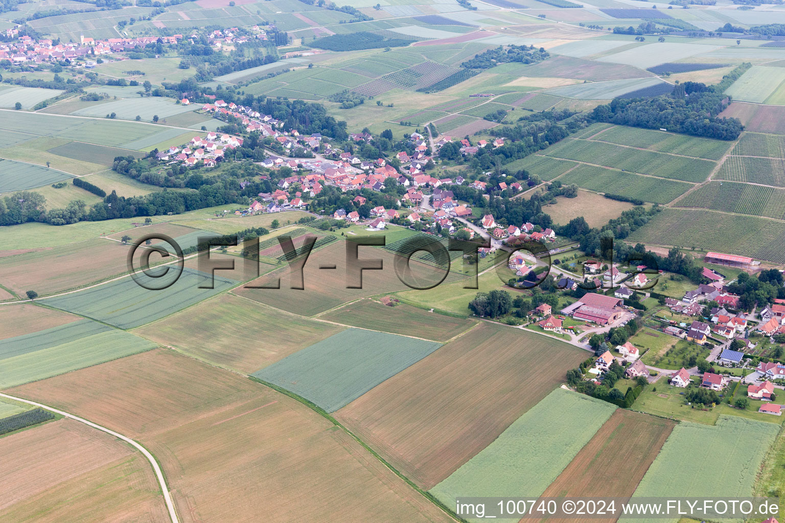 Vue aérienne de Steinseltz dans le département Bas Rhin, France