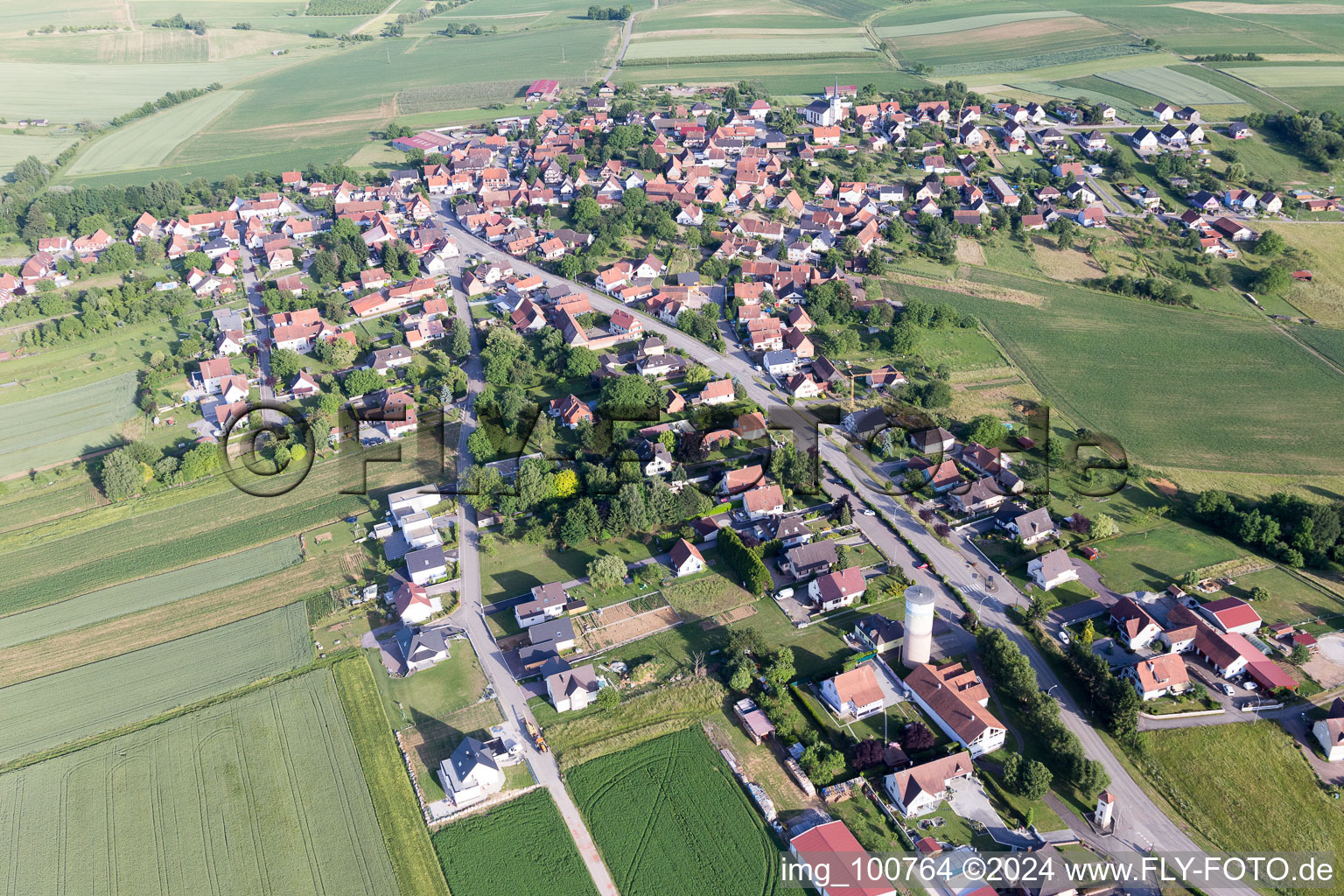 Vue aérienne de Schœnenbourg dans le département Bas Rhin, France