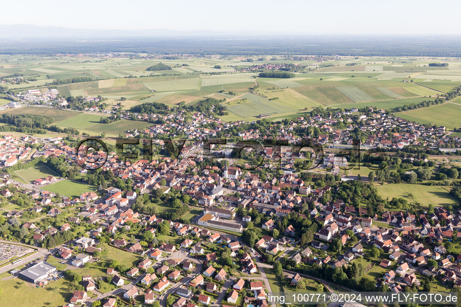 Vue d'oiseau de Retschwiller dans le département Bas Rhin, France