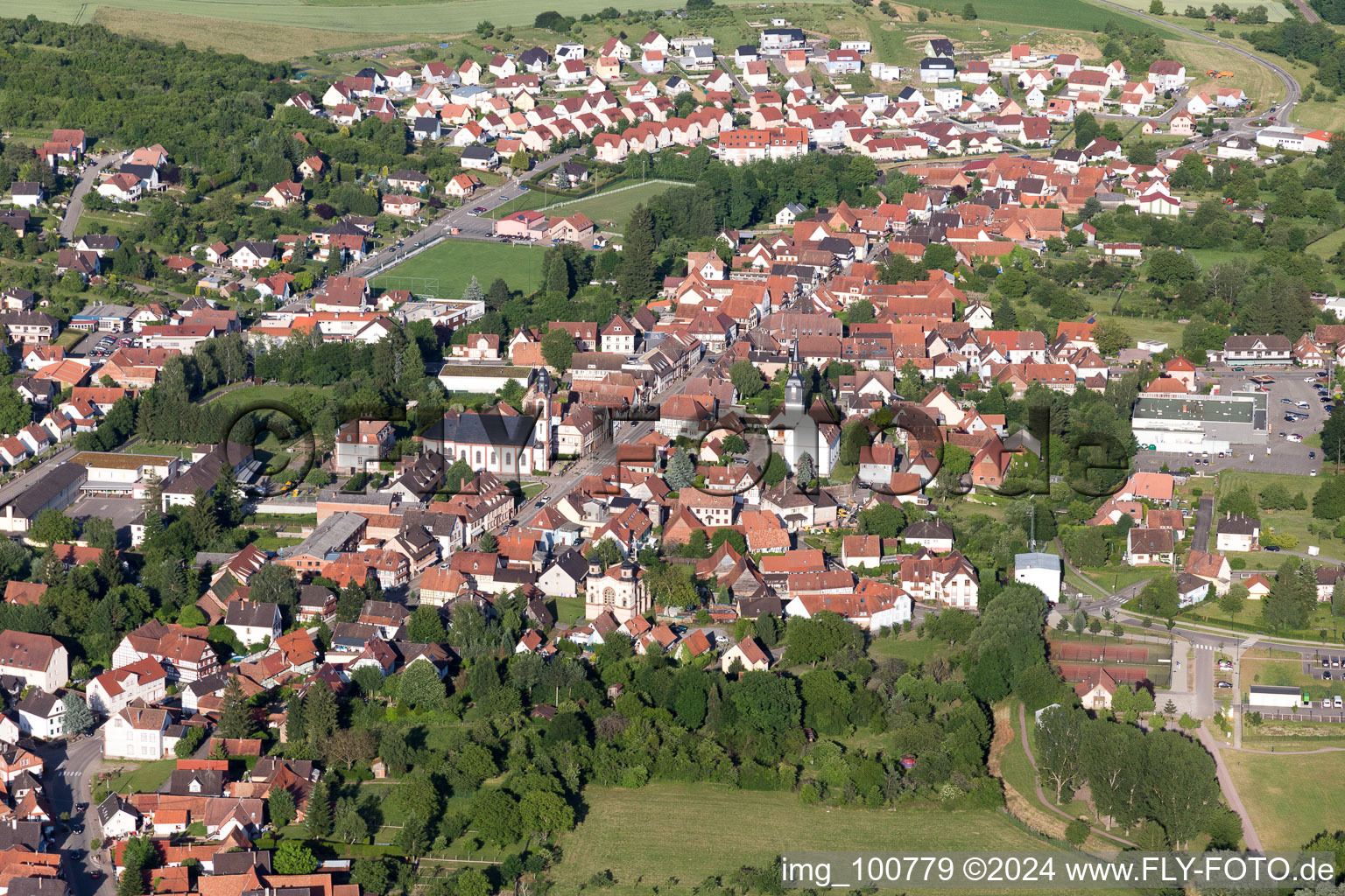 Vue oblique de Kutzenhausen dans le département Bas Rhin, France