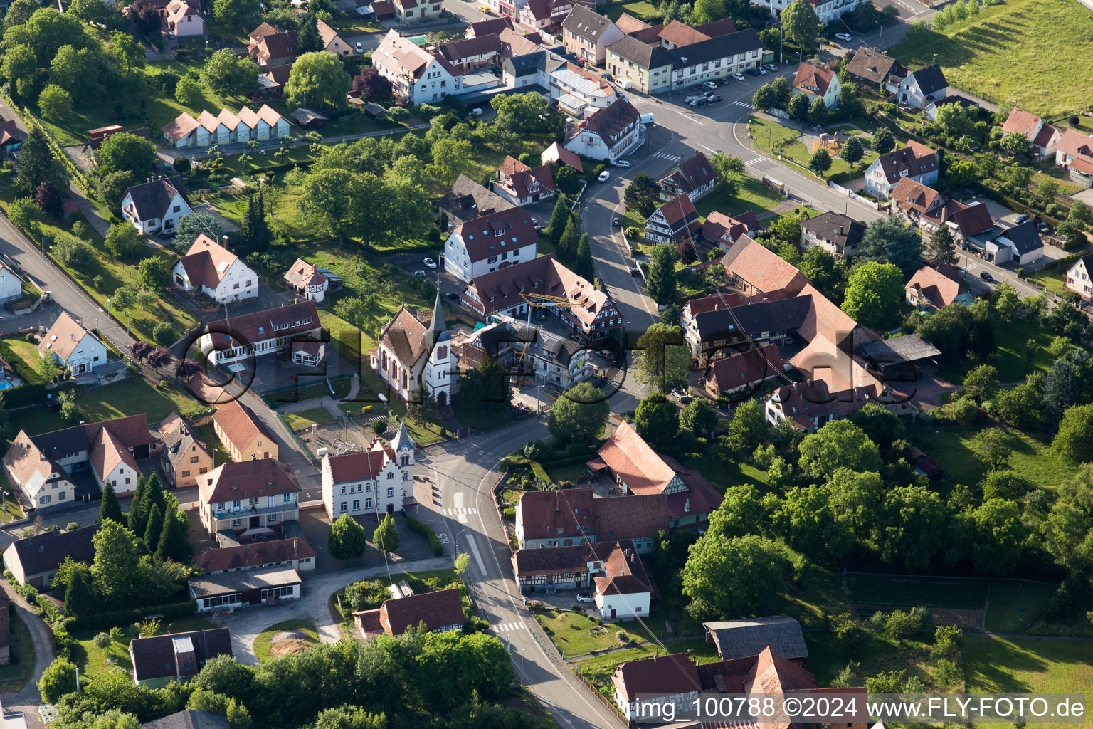 Vue aérienne de Merkwiller-Pechelbronn dans le département Bas Rhin, France