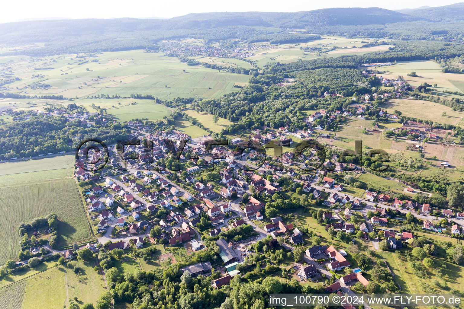 Vue aérienne de Merkwiller-Pechelbronn dans le département Bas Rhin, France