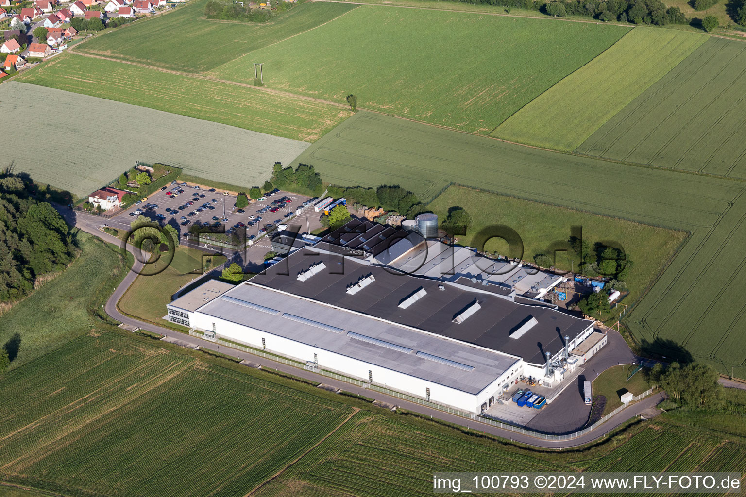 Vue aérienne de Locaux de l'usine Isri-France à Preuschdorf dans le département Bas Rhin, France