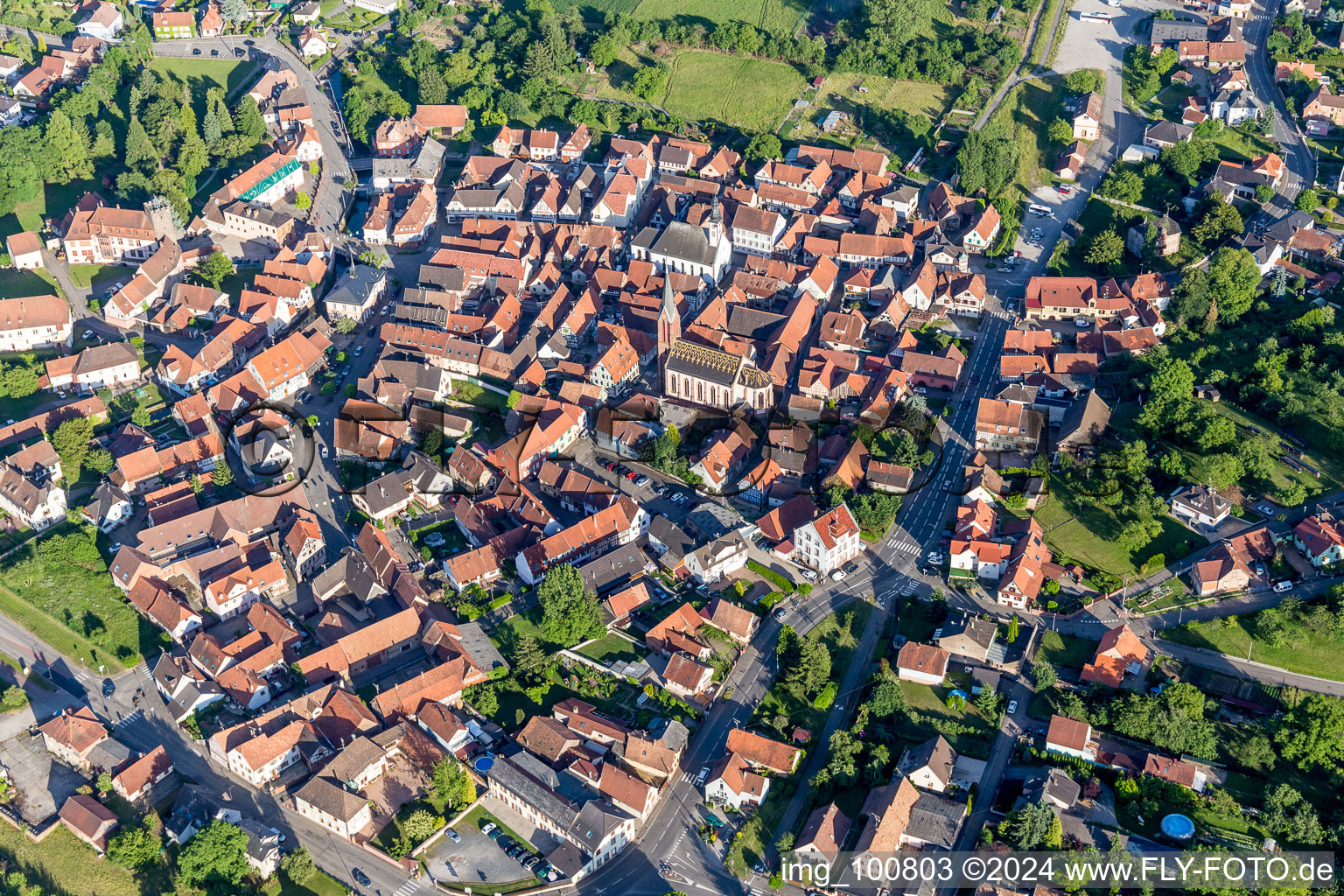 Vue aérienne de Vue sur le village à Wœrth dans le département Bas Rhin, France