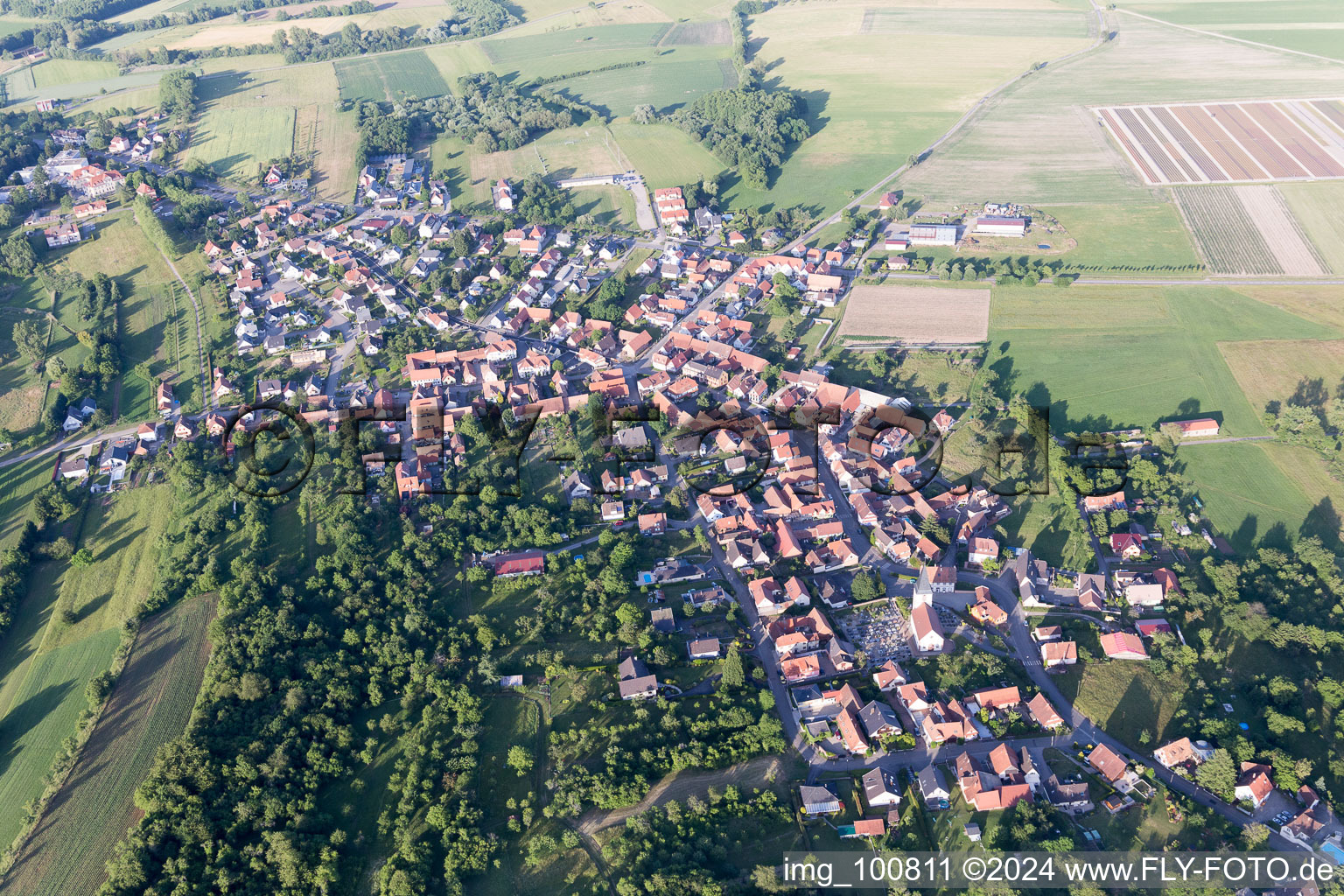 Morsbronn-les-Bains dans le département Bas Rhin, France d'en haut