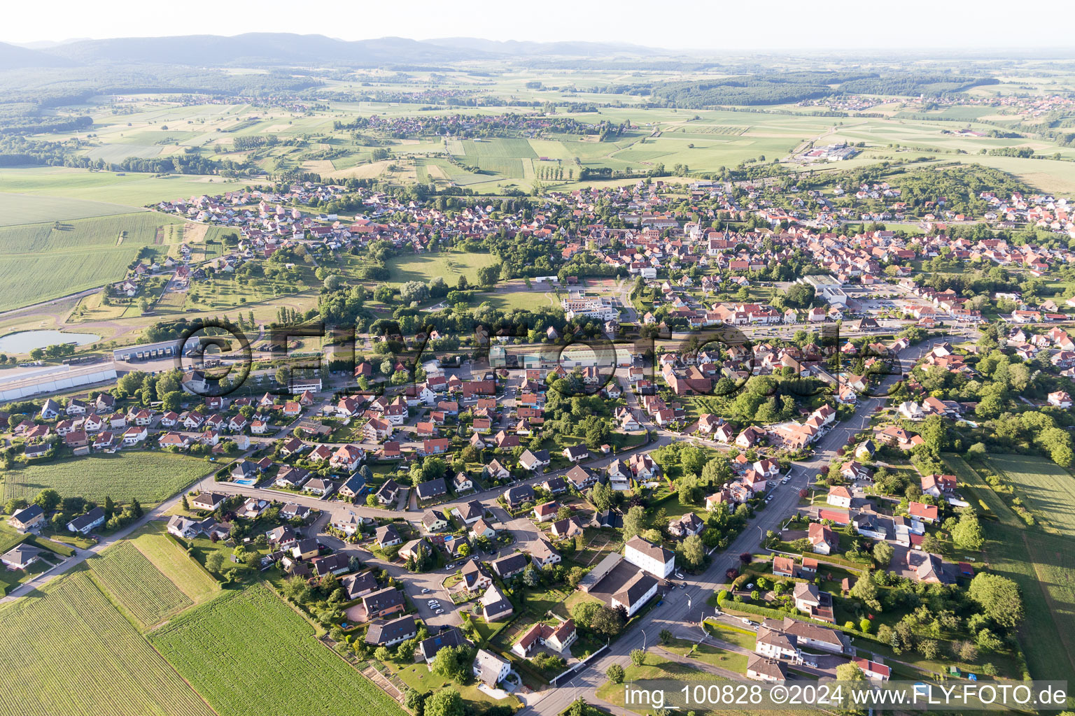 Vue d'oiseau de Soultz-sous-Forêts dans le département Bas Rhin, France