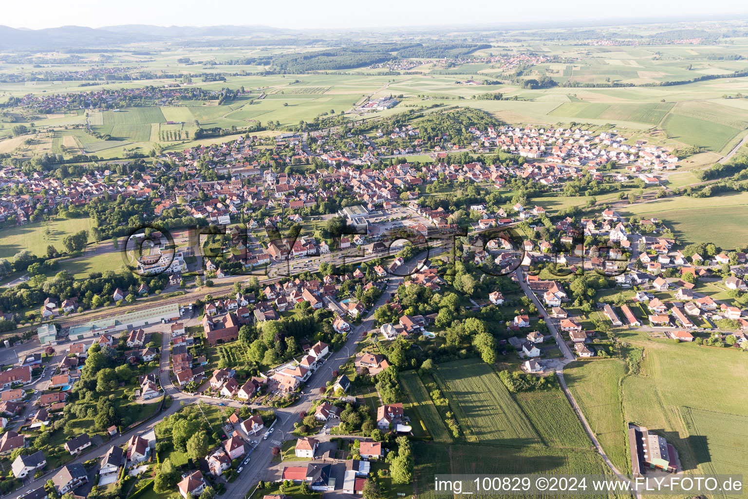 Soultz-sous-Forêts dans le département Bas Rhin, France vue du ciel