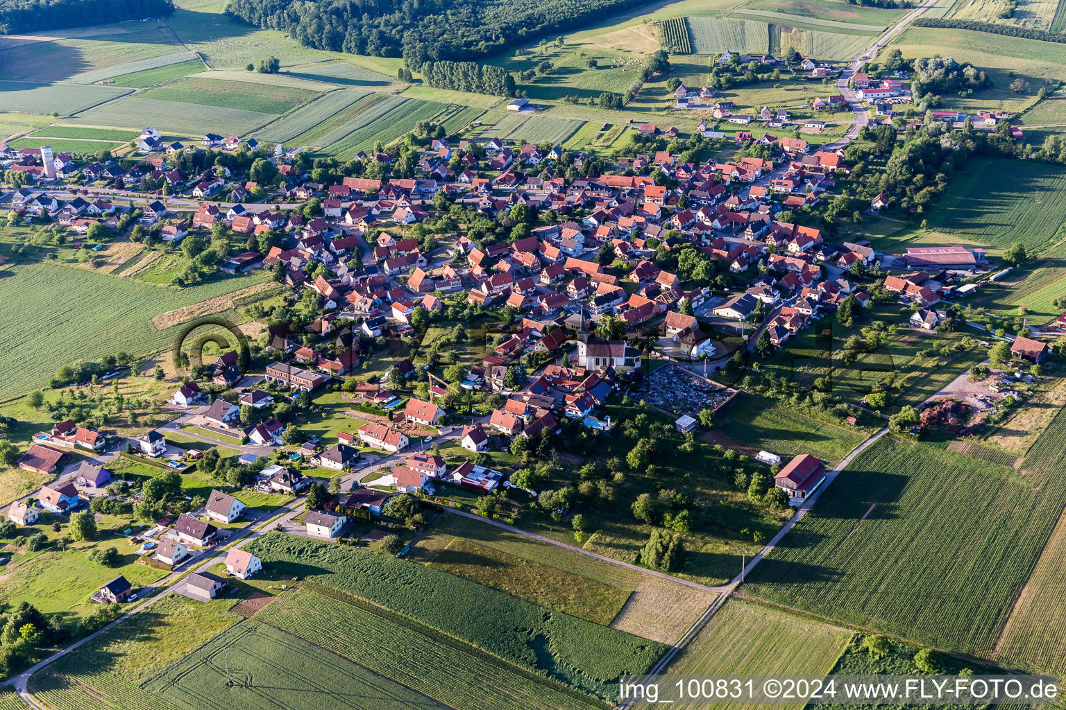 Vue aérienne de Schœnenbourg à Schœnenbourg dans le département Bas Rhin, France