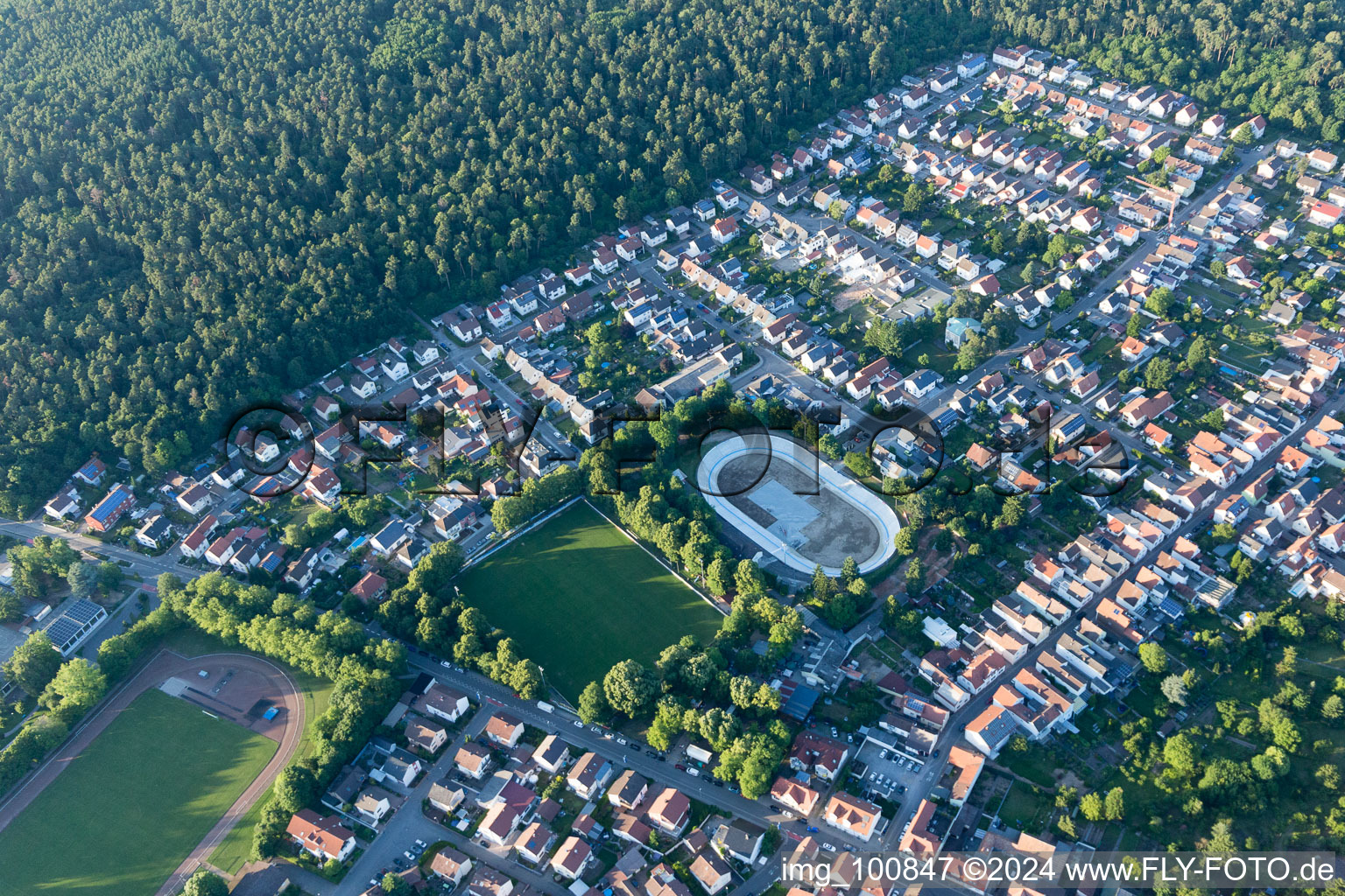 Dudenhofen dans le département Rhénanie-Palatinat, Allemagne vue d'en haut