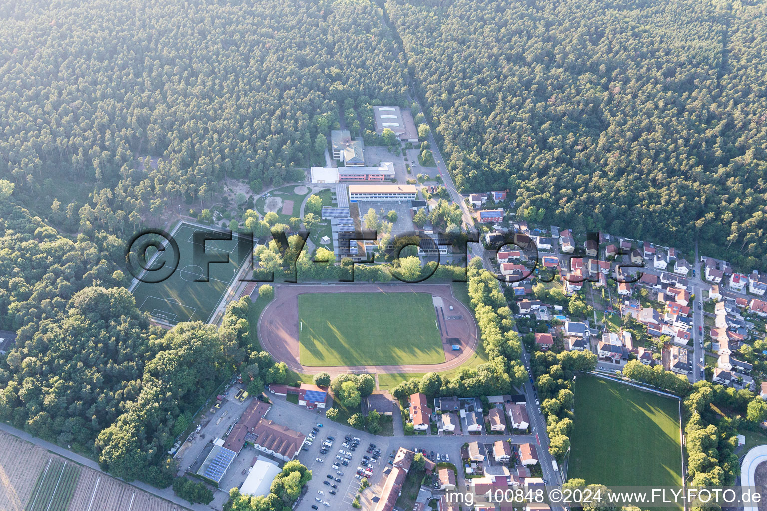 Dudenhofen dans le département Rhénanie-Palatinat, Allemagne depuis l'avion