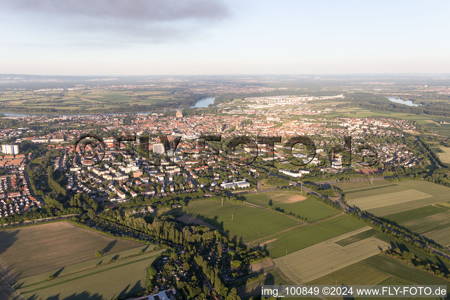 Vue aérienne de De l'ouest à Speyer dans le département Rhénanie-Palatinat, Allemagne