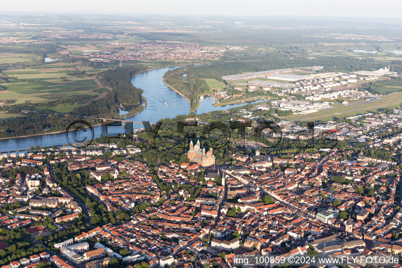 Speyer dans le département Rhénanie-Palatinat, Allemagne du point de vue du drone