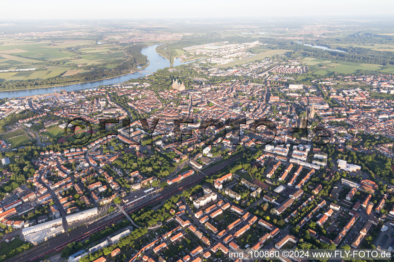 Speyer dans le département Rhénanie-Palatinat, Allemagne d'un drone