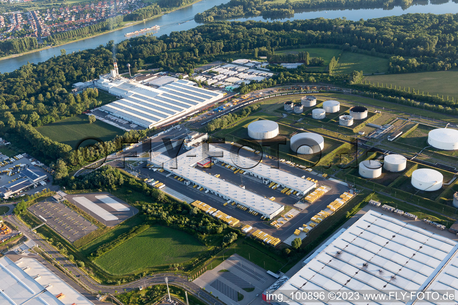 Image drone de Zone industrielle à l'aéroport à Speyer dans le département Rhénanie-Palatinat, Allemagne