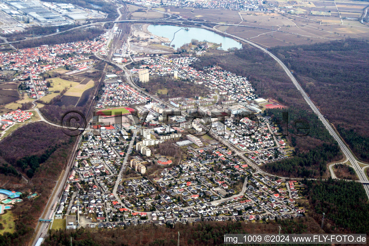 Vue aérienne de Dorschberg du nord-ouest à Wörth am Rhein dans le département Rhénanie-Palatinat, Allemagne