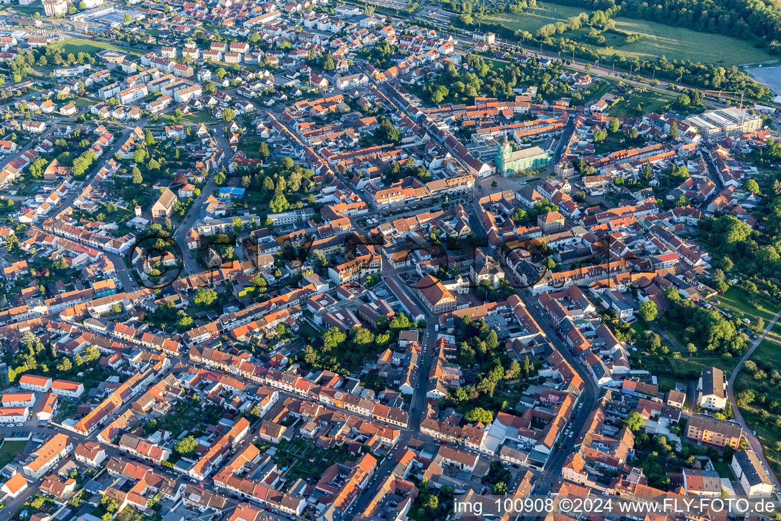 Philippsburg dans le département Bade-Wurtemberg, Allemagne depuis l'avion