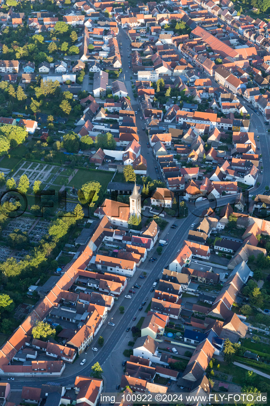 Photographie aérienne de Rue Haupt à le quartier Liedolsheim in Dettenheim dans le département Bade-Wurtemberg, Allemagne