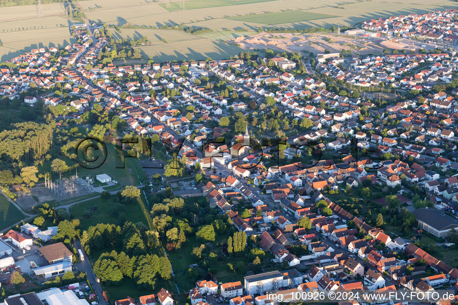 Vue aérienne de Quartier Hochstetten in Linkenheim-Hochstetten dans le département Bade-Wurtemberg, Allemagne