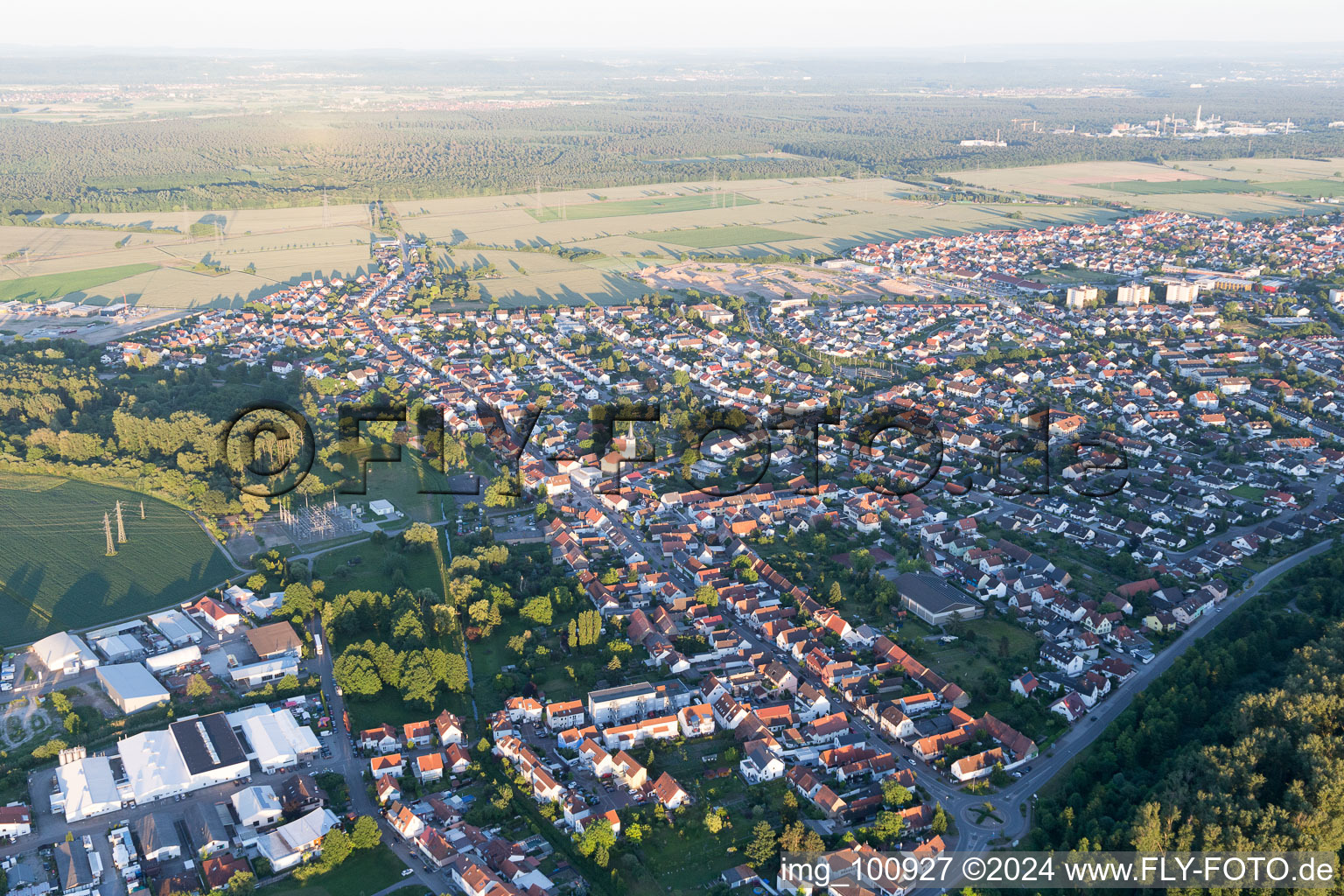 Vue aérienne de Quartier Hochstetten in Linkenheim-Hochstetten dans le département Bade-Wurtemberg, Allemagne