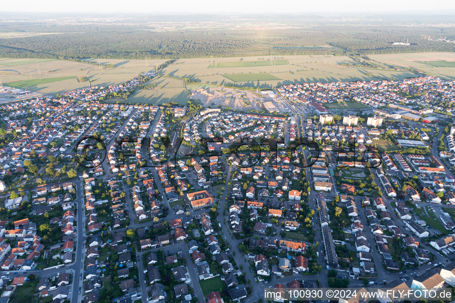 Quartier Linkenheim in Linkenheim-Hochstetten dans le département Bade-Wurtemberg, Allemagne d'en haut