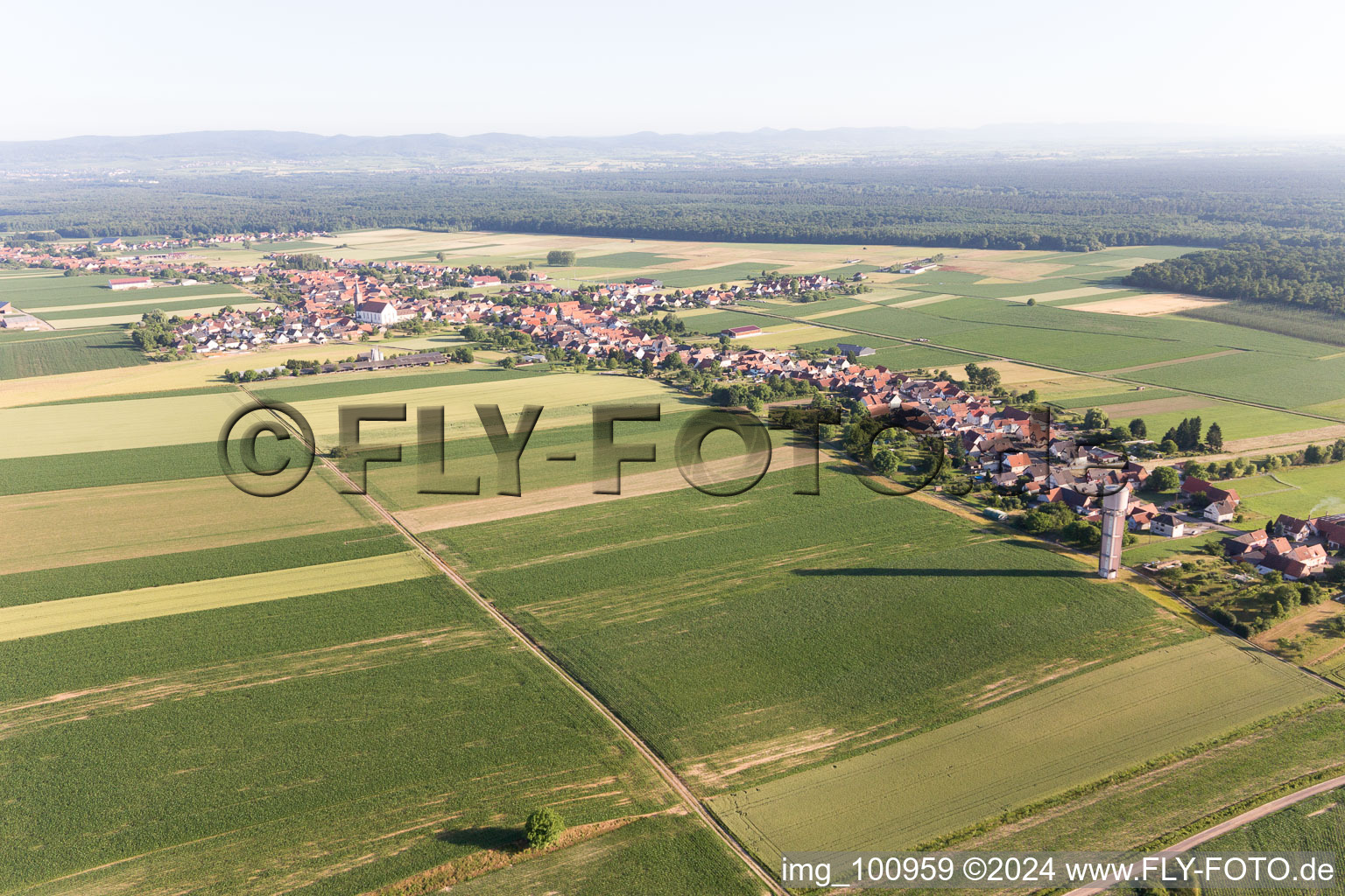 Vue d'oiseau de Schleithal dans le département Bas Rhin, France