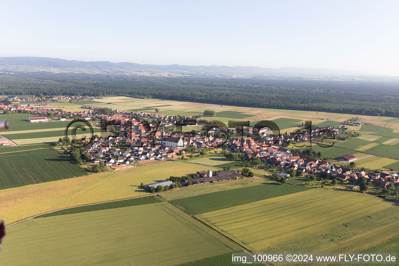 Schleithal dans le département Bas Rhin, France vu d'un drone