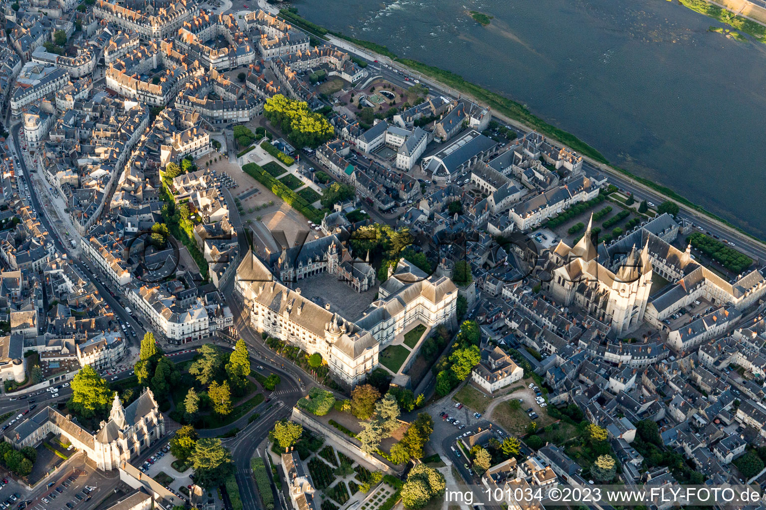 Blois dans le département Loir et Cher, France vue d'en haut