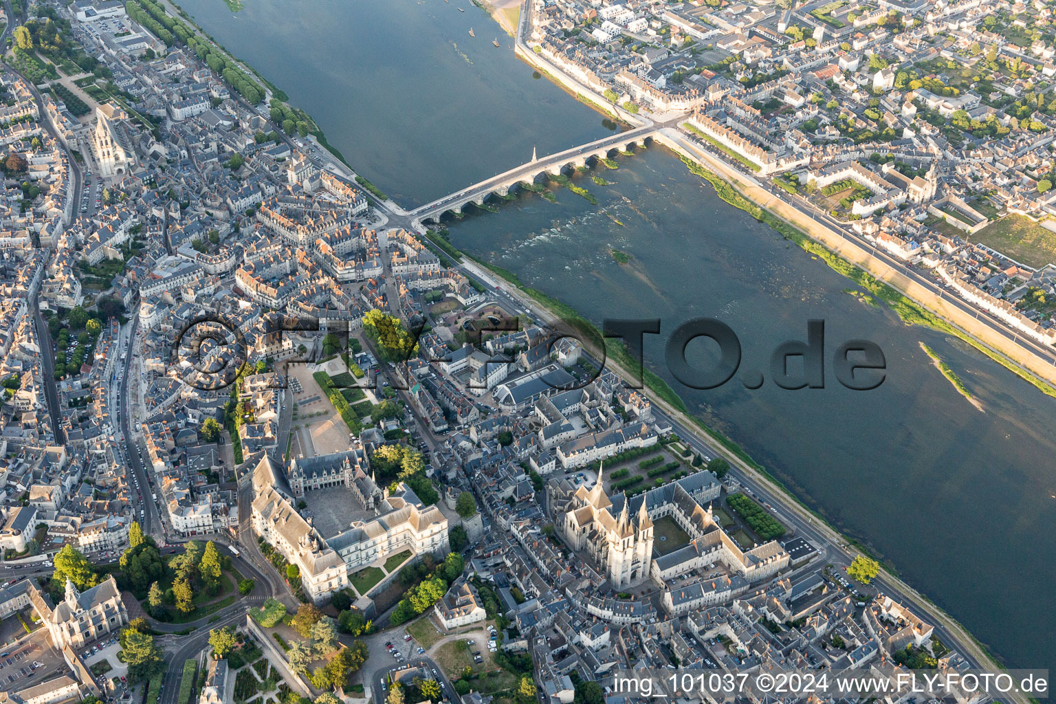 Vue d'oiseau de Blois dans le département Loir et Cher, France