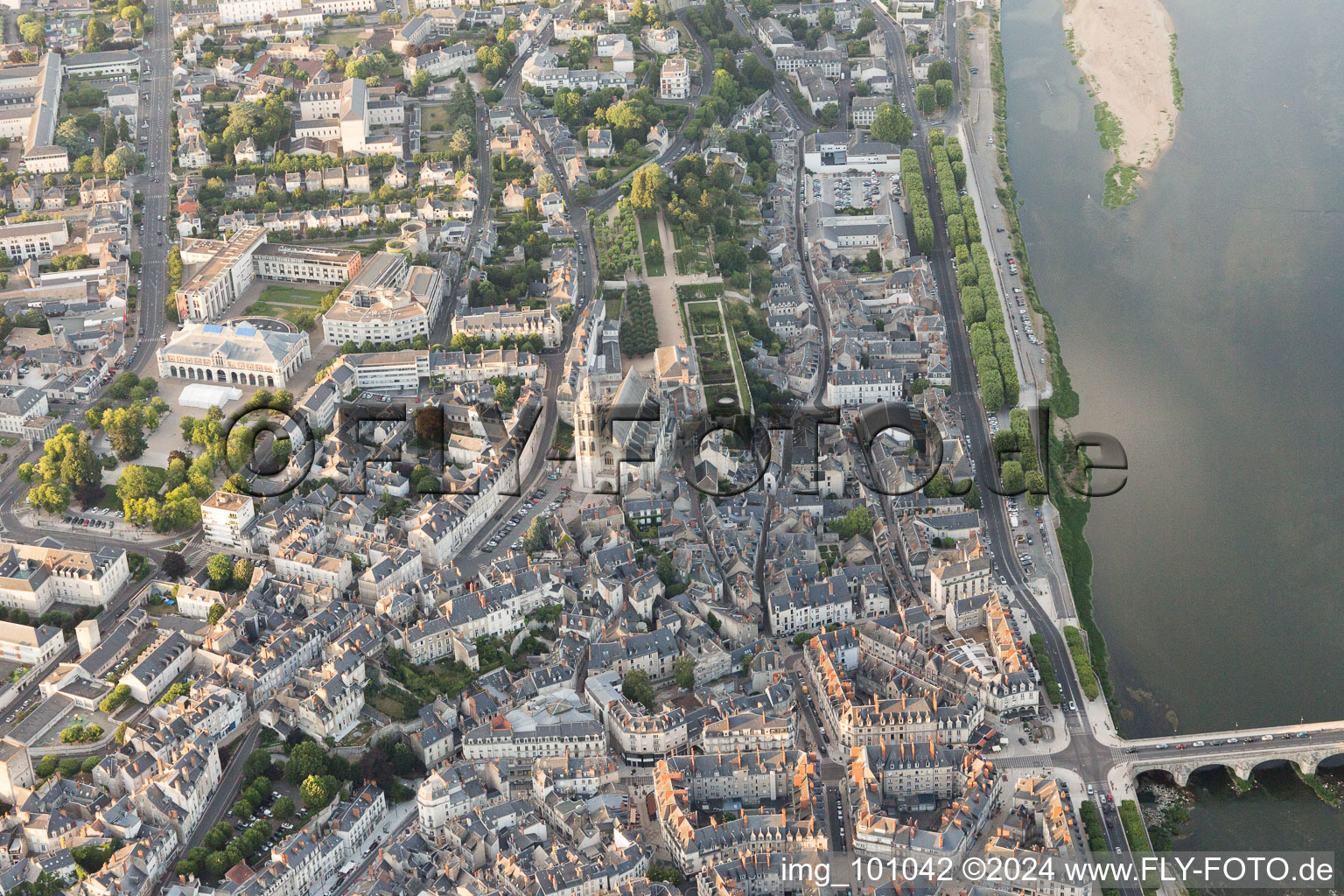 Blois dans le département Loir et Cher, France du point de vue du drone