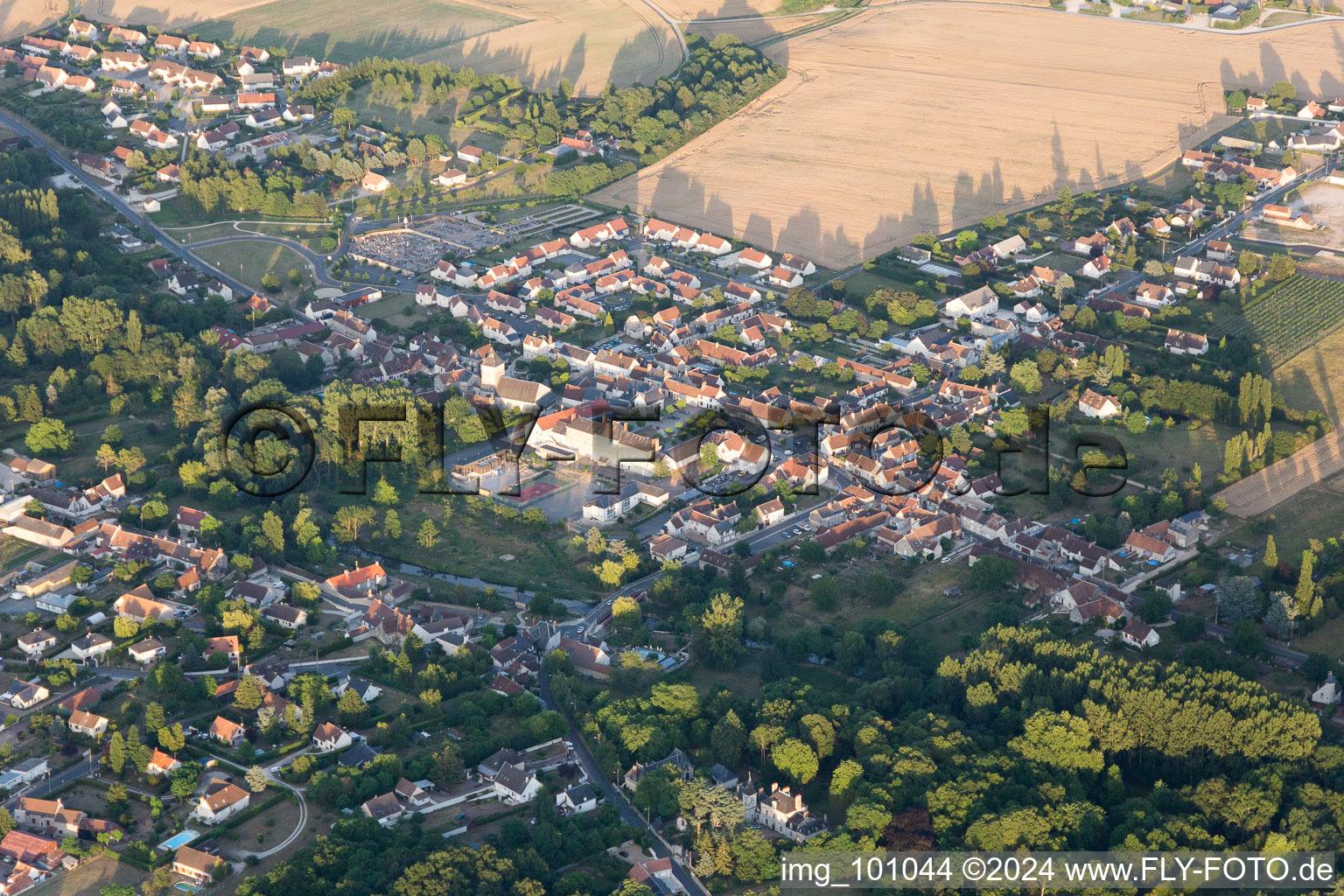 Vue aérienne de Huisseau-sur-Cosson dans le département Loir et Cher, France