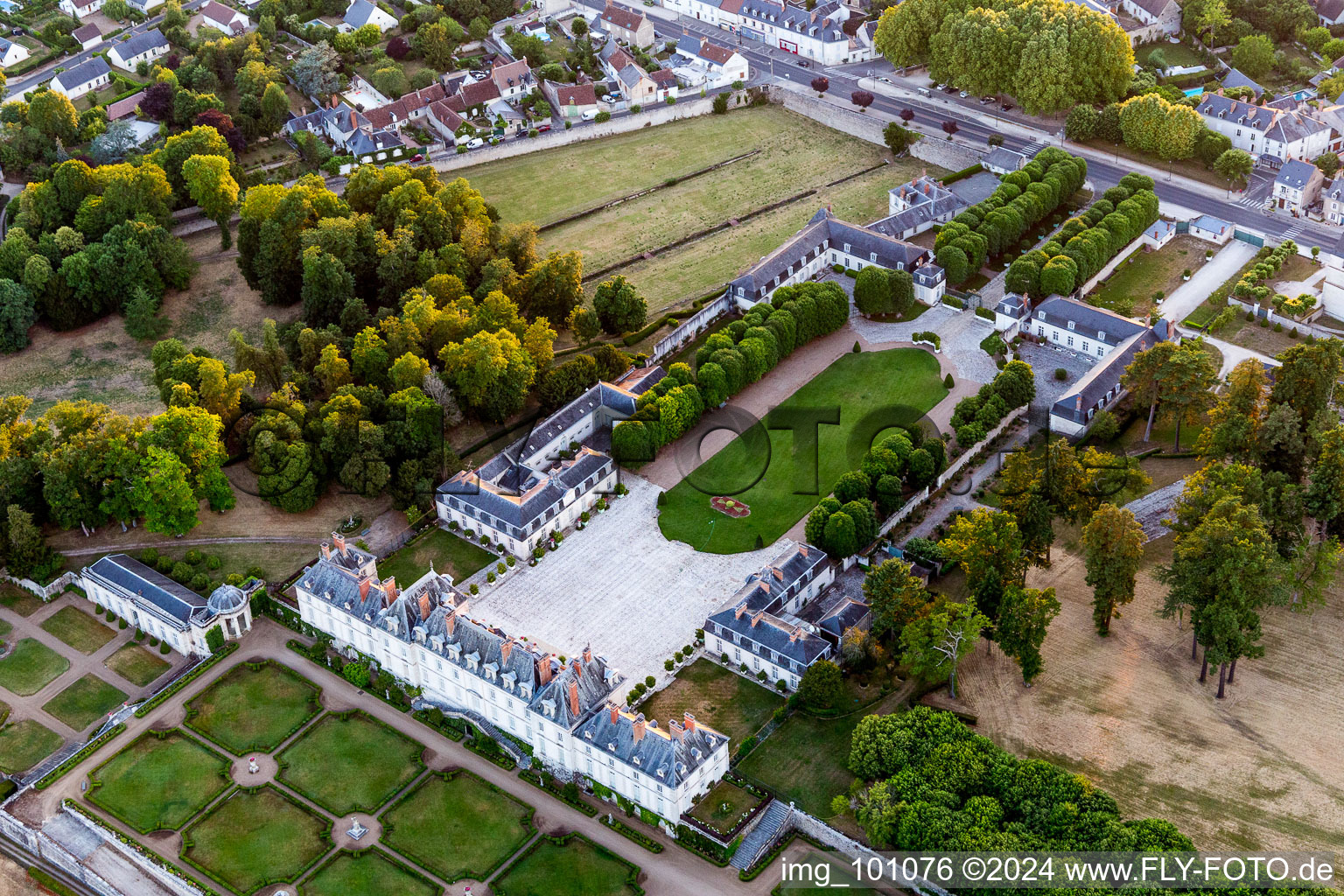 Vue oblique de Parc du Château de Menars sur la Loire à Menars dans le département Loir et Cher, France