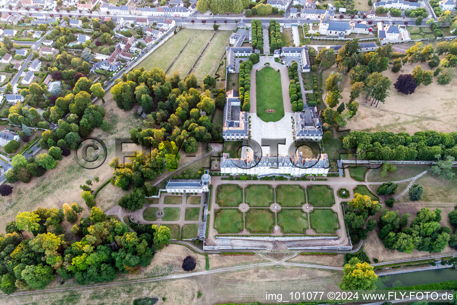 Parc du Château de Menars sur la Loire à Menars dans le département Loir et Cher, France d'en haut