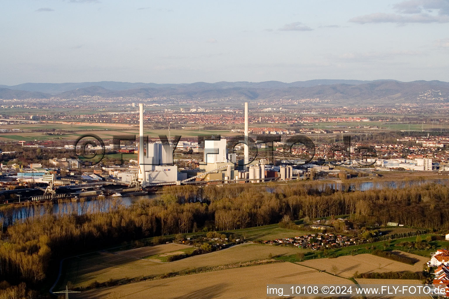 Altrip dans le département Rhénanie-Palatinat, Allemagne vue d'en haut