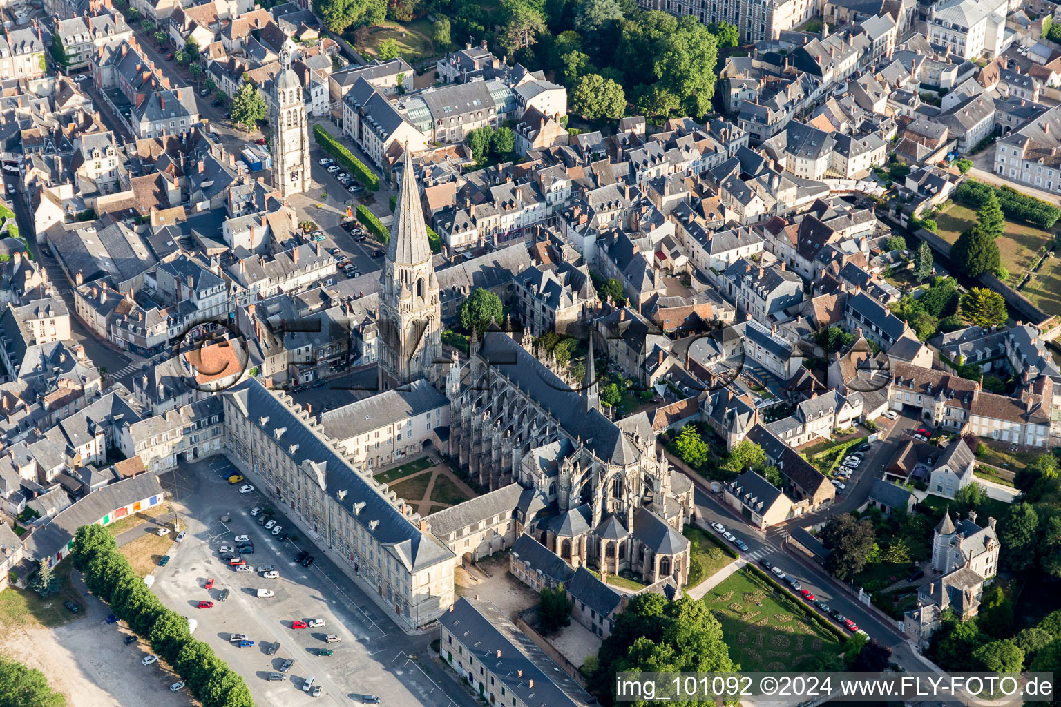 Photographie aérienne de Ensemble immobilier du monastère de l'Abbaye de la Trinité / Abbaye De La Trinité à Vendôme à Vendôme dans le département Loir et Cher, France