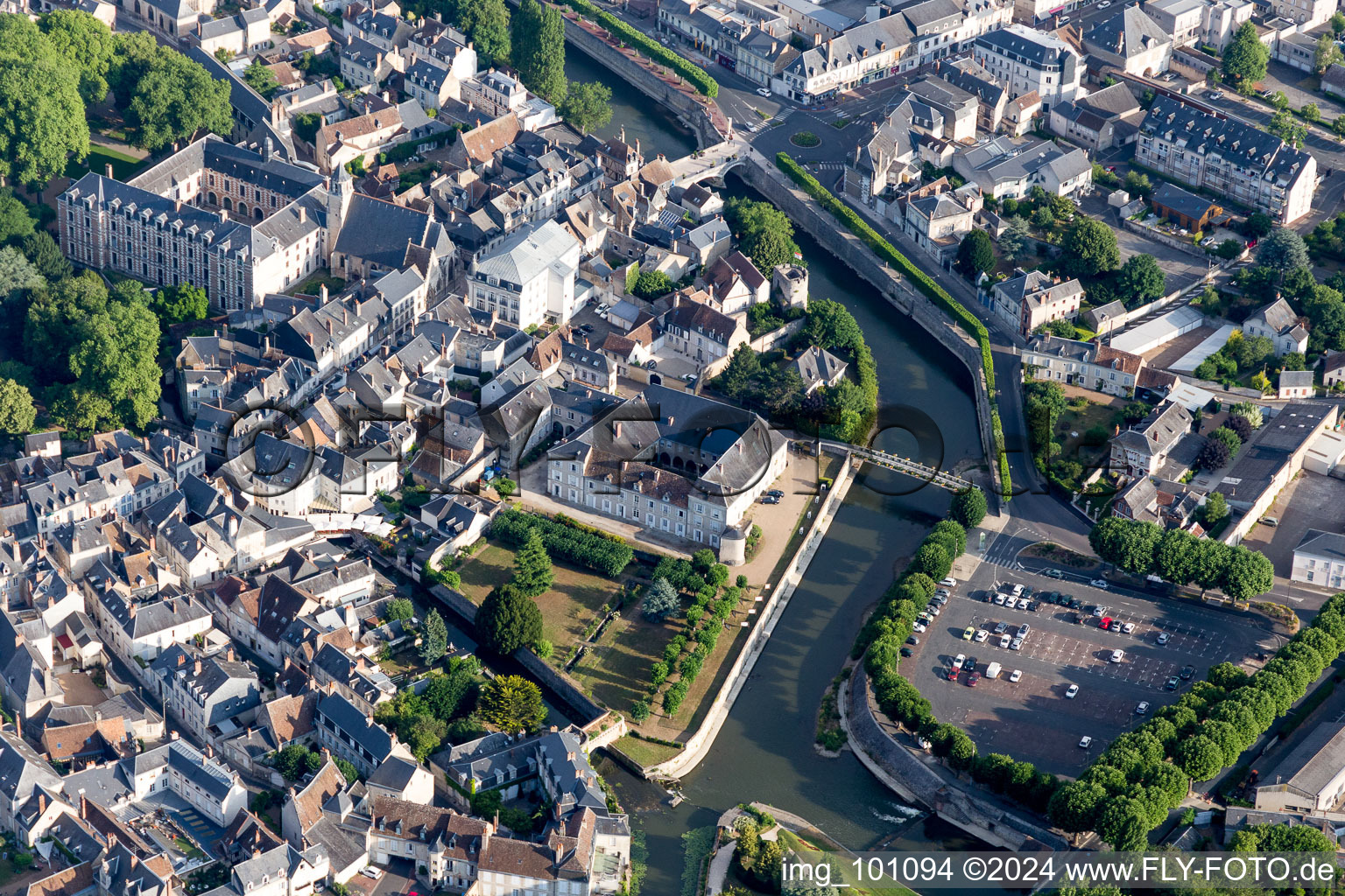 Vendôme dans le département Loir et Cher, France vue d'en haut