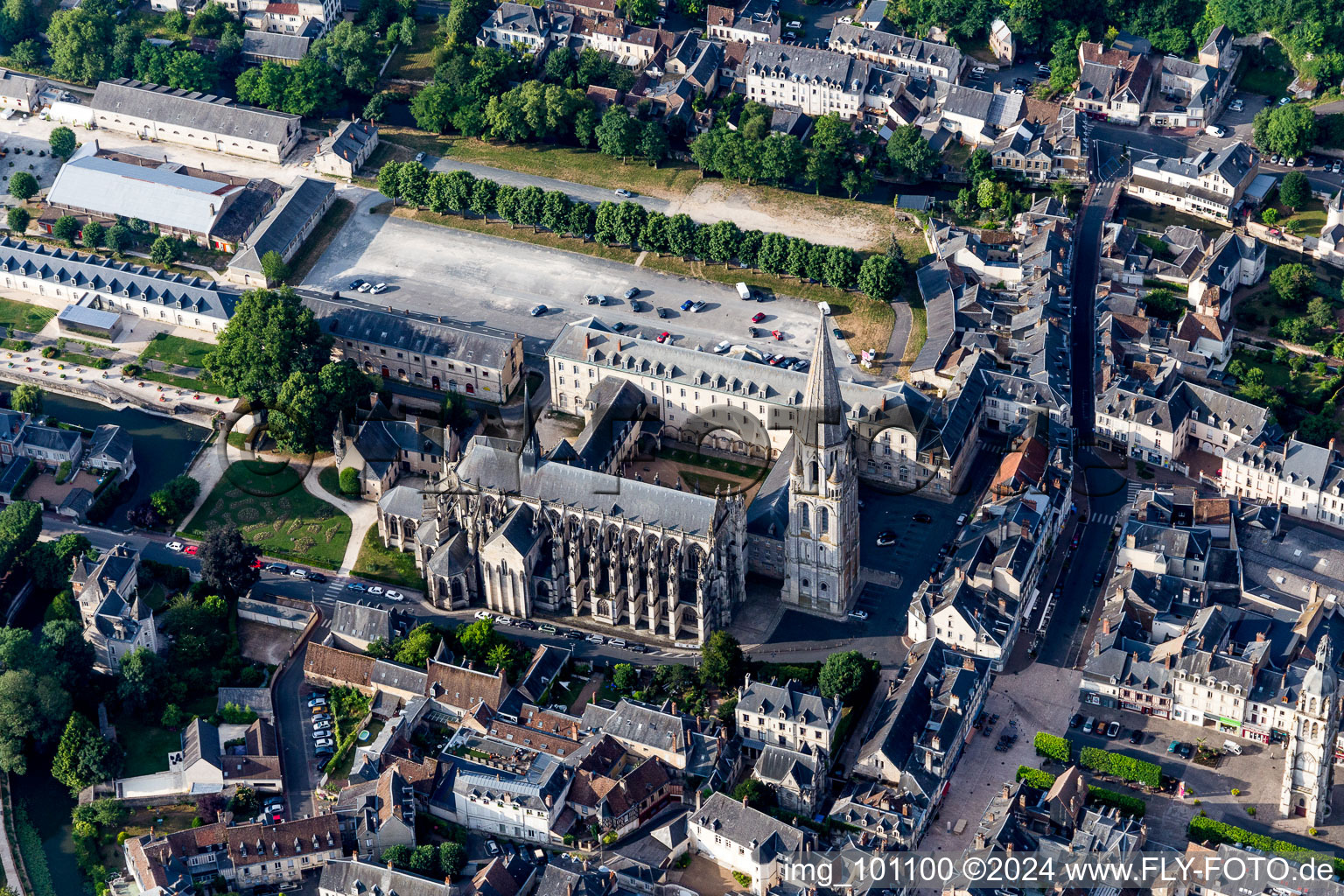 Vue oblique de Ensemble immobilier du monastère de l'Abbaye de la Trinité / Abbaye De La Trinité à Vendôme à Vendôme dans le département Loir et Cher, France